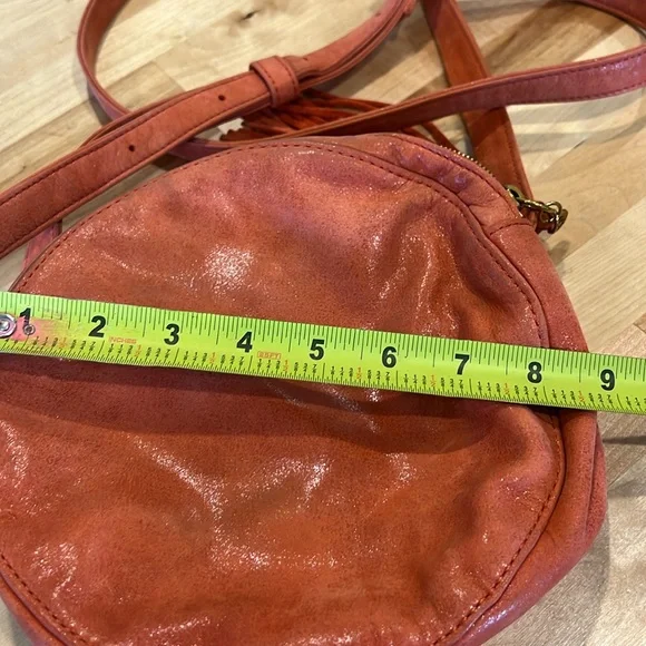 Hobo retired Moon lava leather Round Crossbody Bag - Picture 12 of 13